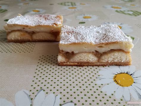 Jablkový koláč s piškótami a pudingom