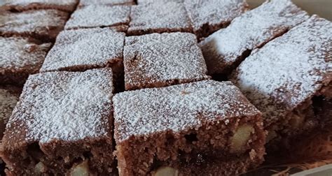 Ilustrácia kakaového závinu s nasekanou čokoládou