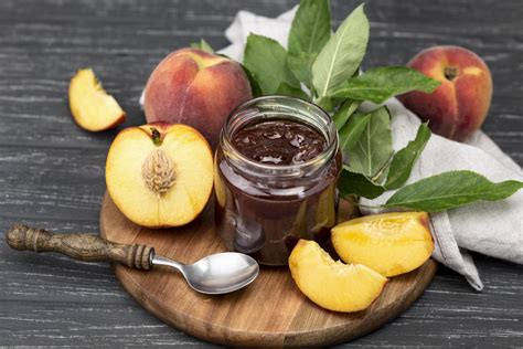 Grilovaná broskyňa s horkou čokoládou