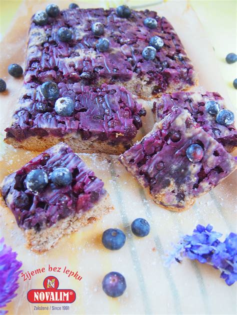 Hotový čučoriedkový koláč