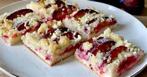 Výsledný slivkový koláč s tvarohom