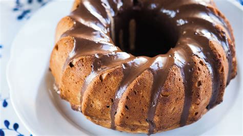 Jablková bábovka s čokoládovou polevou