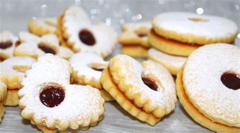 Linecké koláčiky zlepované marmeládou