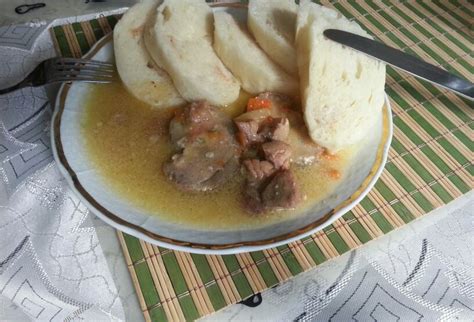 Bravčové mäso s hubovou omáčkou a knedľou