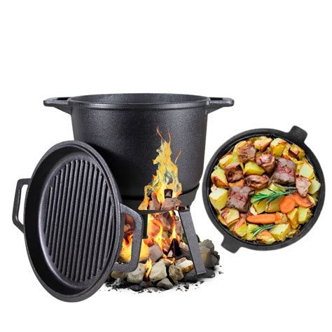 Kotlík s gulášom na ohnisku