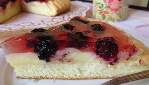 Fit pudingový koláč s ovocím