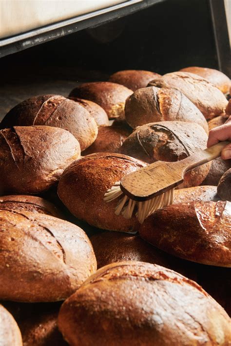 Rôzne druhy chleba upečené na kameni