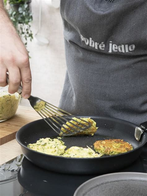 Pečenie tortíl na panvici