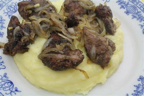 Cibuľa a pečeň na panvici