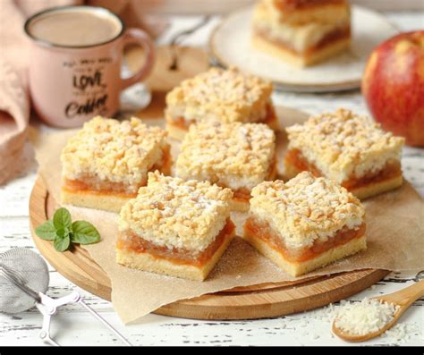 Koláč s jablkami a kyslomliečnym produktom