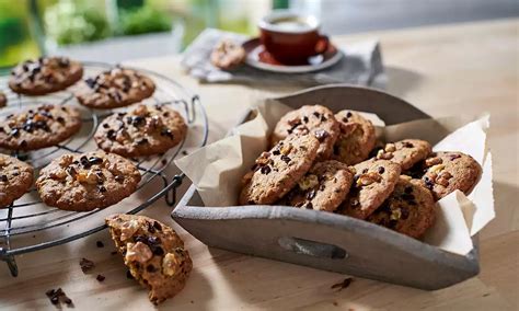 Špaldové cookies s kakaovými bôbmi a orechami