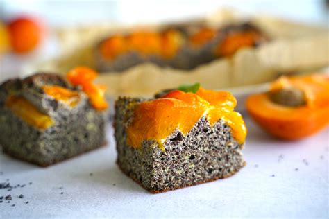 Hotový bezlepkový makový koláč