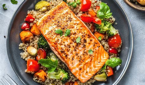 Pečený losos so špargľou a quinoou