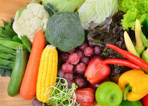 Pestrá paleta nízkokalorického ovocia a zeleniny