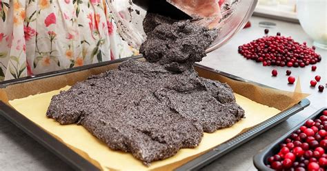 Koláč s dvomi vrstvami náplne - makovou a tvarohovou