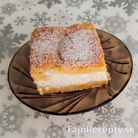 Cesto na tvarohový koláč pripravené na plechu