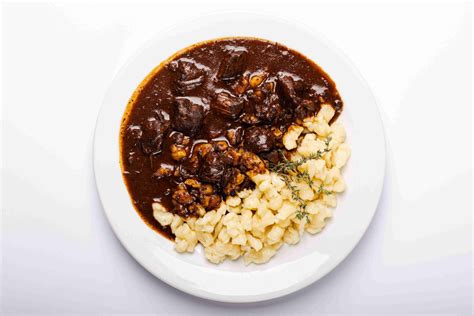 Servírovaný poľovnícky guláš