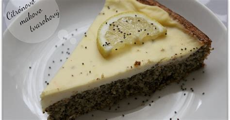 Ozdobený hotový citronovo tvarohový koláč