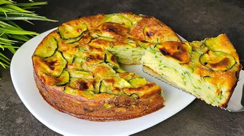 hotový cuketový koláč s kôprom a syrom