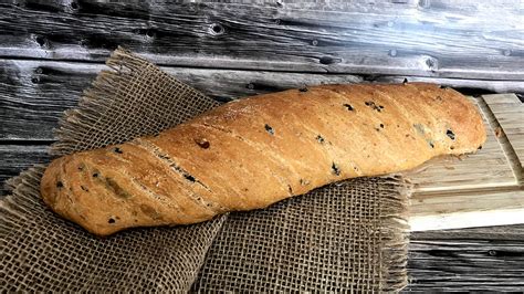 Hotový olivový koreňový chlieb