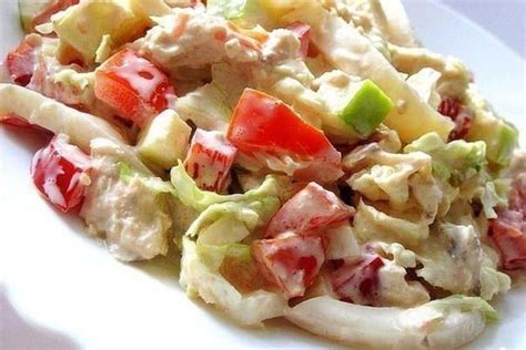 Zloženie šalátu z pekingskej kapusty s paprikou