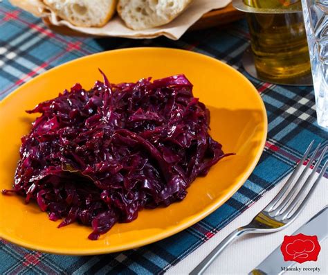 Červená kapusta s mrkvou a jablkom