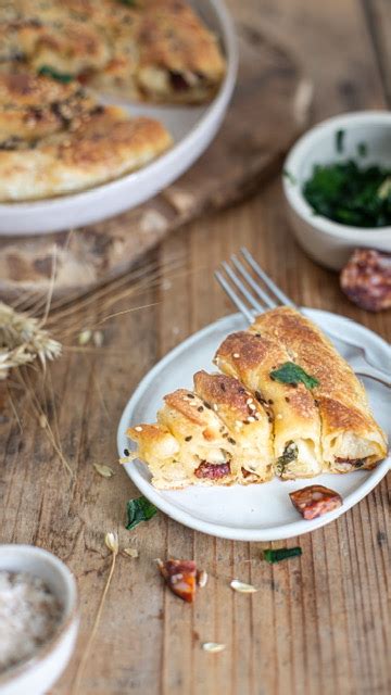 Hotový turecký börek pripravený na servírovanie