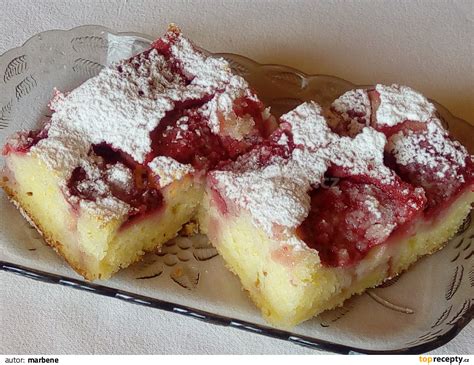 Ovocný koláč s jablkami a pudingom