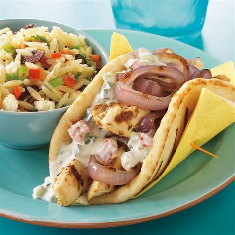 hotový kurací gyros s ryžou a tzatziki