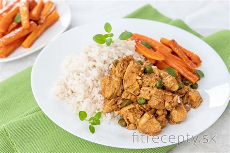 Kuracie prsia s mrkvovými hranolkami a hráškom