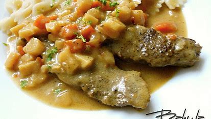 Ilustrácia bravčového rezeňa Esterházy s bohatou zeleninovou omáčkou