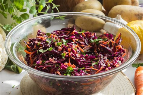 infografika o výživových benefitoch červenej kapusty