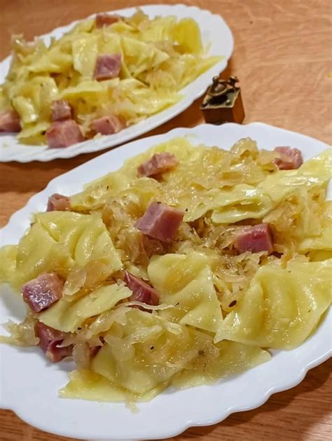 Dusenie kapusty s údeným mäsom na panvici