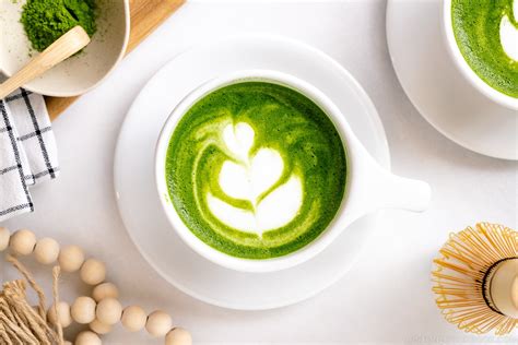 Ilustrácia prípravy matcha latte