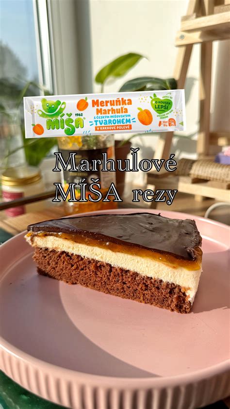 Namáčanie suchého koláča do punču