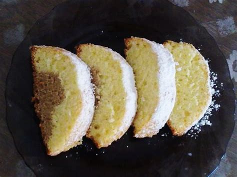 Upečený srnčí chrbát posypaný práškovým cukrom