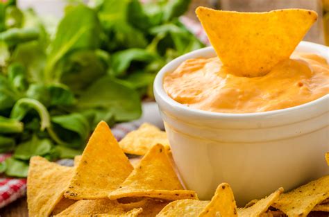 Syrová omáčka s nachos