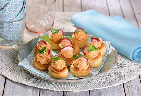 rôzne druhy slaných pochúťok z lístkového cesta