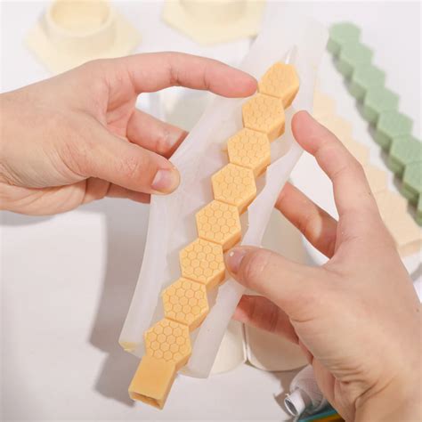 Silikónová forma na pečenie s včelím motívom