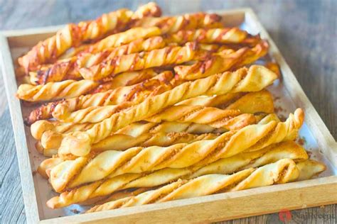 Pizzové tyčinky z lístkového cesta