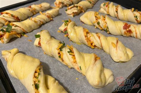 Slané pečivo s rôznymi posýpkami