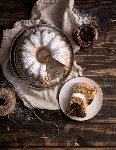 hotová bábovka pripravená na krájanie