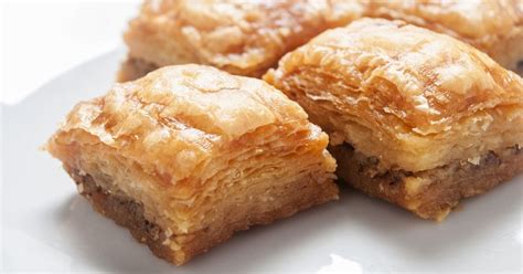Bohato zdobená grécka Baklava na podnose