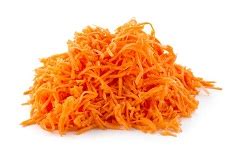 Nastrúhaná mrkva a jablká pripravené na šalát