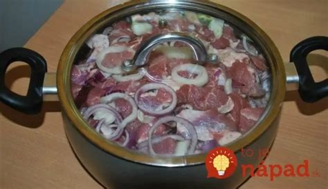 Dusenie mäsa na segedínsky guláš