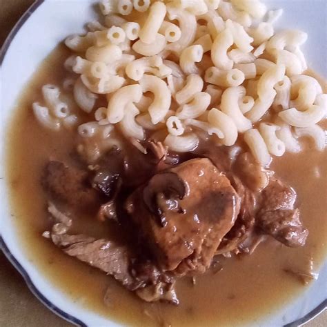 Surové ingrediencie na bravčové pliecko na hubách