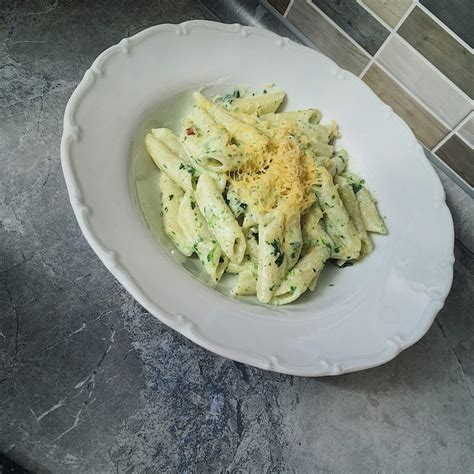 celozrnné cestoviny s bryndzovo-špenátovou omáčkou