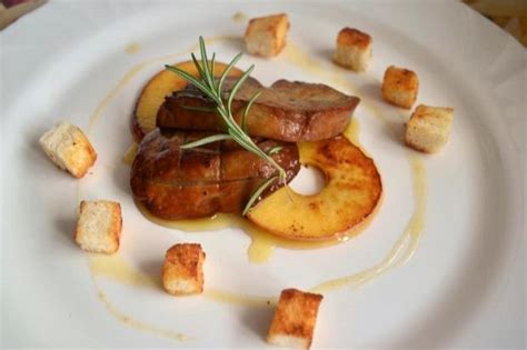 Ilustračné foto kačacej pečene s jablkami