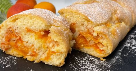 Hotová marhuľová roláda so šmakounom