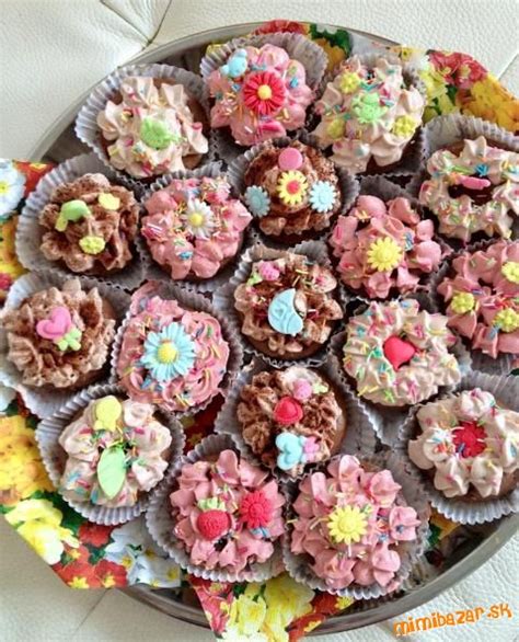 muffiny zdobené krémom